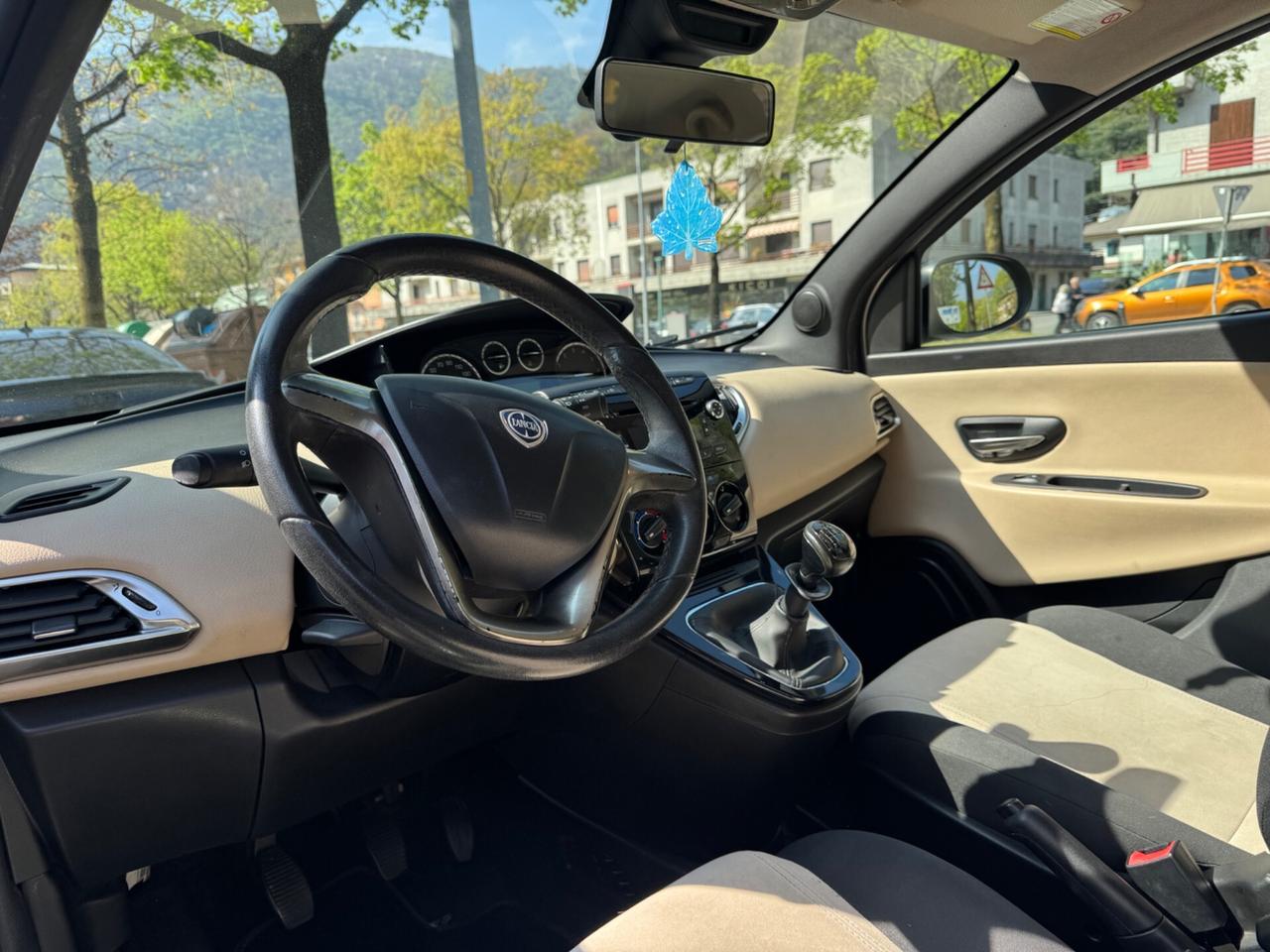 Lancia Ypsilon 1.2 69 CV 5 porte OK NEOPATENTATI