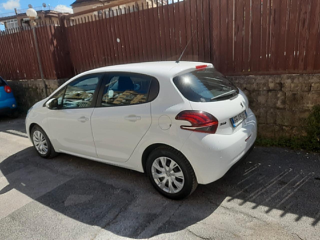 Peugeot 208 PureTech 82 5 porte Allure