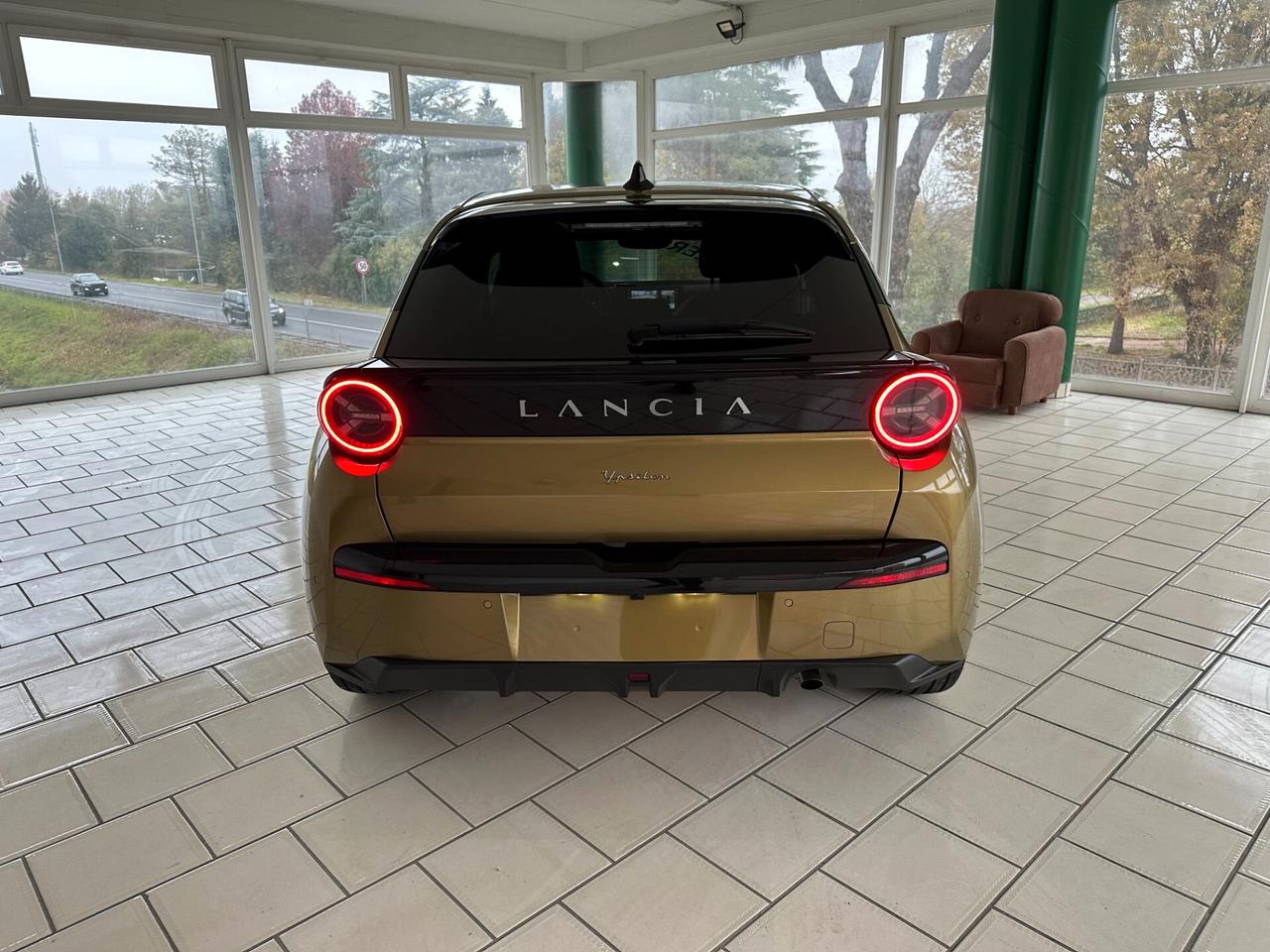 Lancia Ypsilon Hybrid e-DCT LX