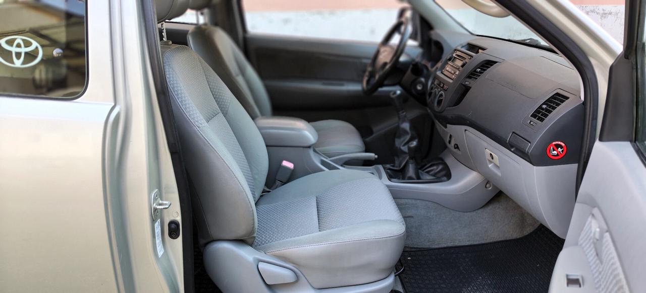 Toyota Hilux 2.5 D-4D 4WD Extra Cab PICK UP