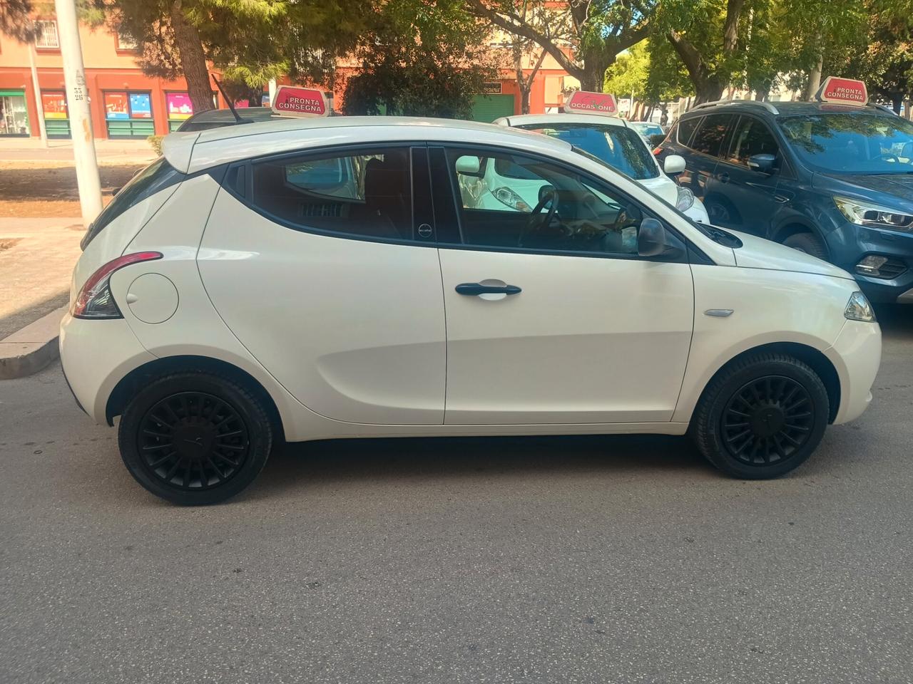 Lancia Ypsilon 1.0 FireFly 5 porte S&S Hybrid Ecochic Silver