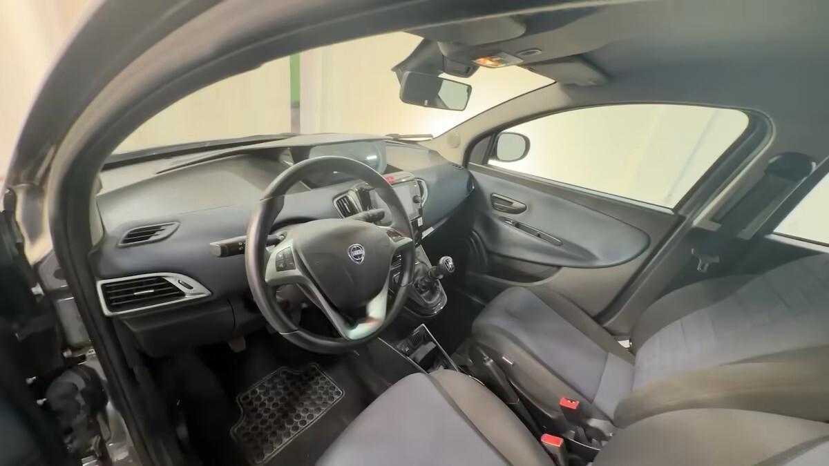 Lancia Ypsilon 1.0 FireFly 5 porte S&S Hybrid Platino