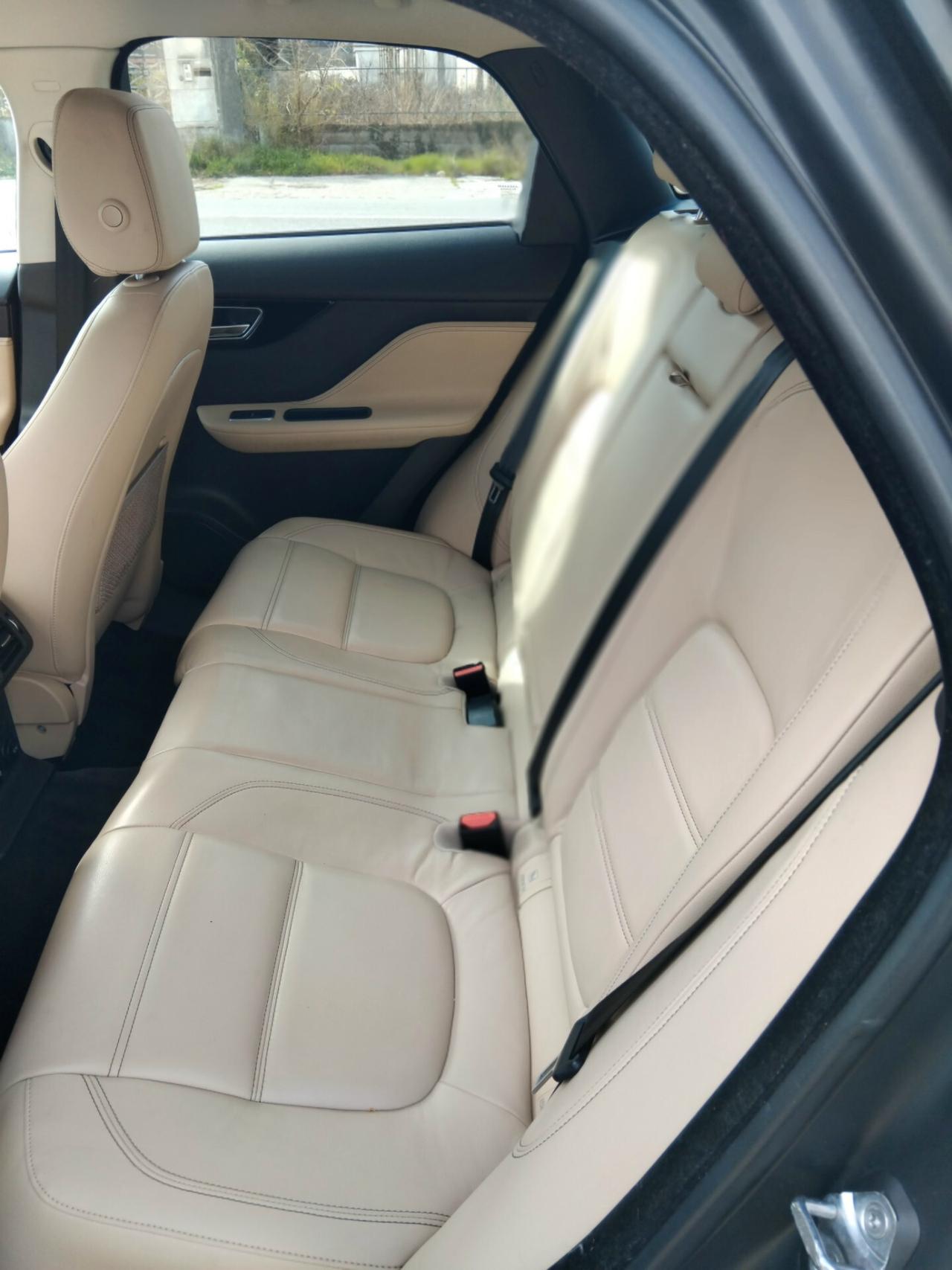 Jaguar F-Pace 2.0 D 180 CV Portfolio