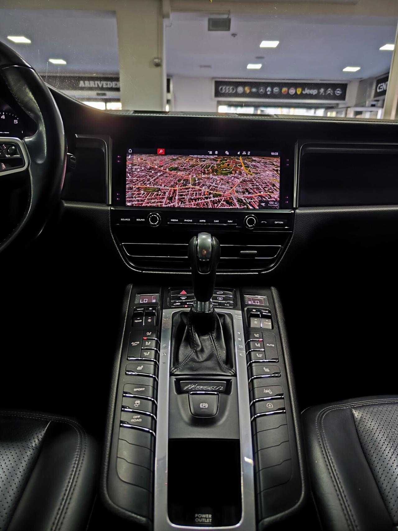 Porsche Macan 2.0 245cv Tetto Led