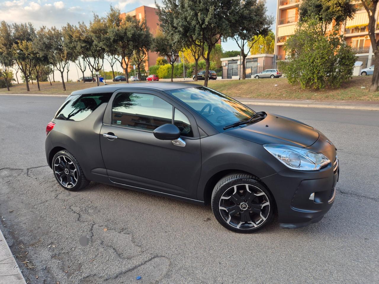 DS3 1.4 benzina just black 95cv nero opaco 2012