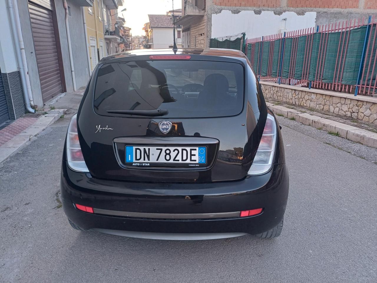 Lancia Ypsilon 1.4 16V Sport MomoDesign