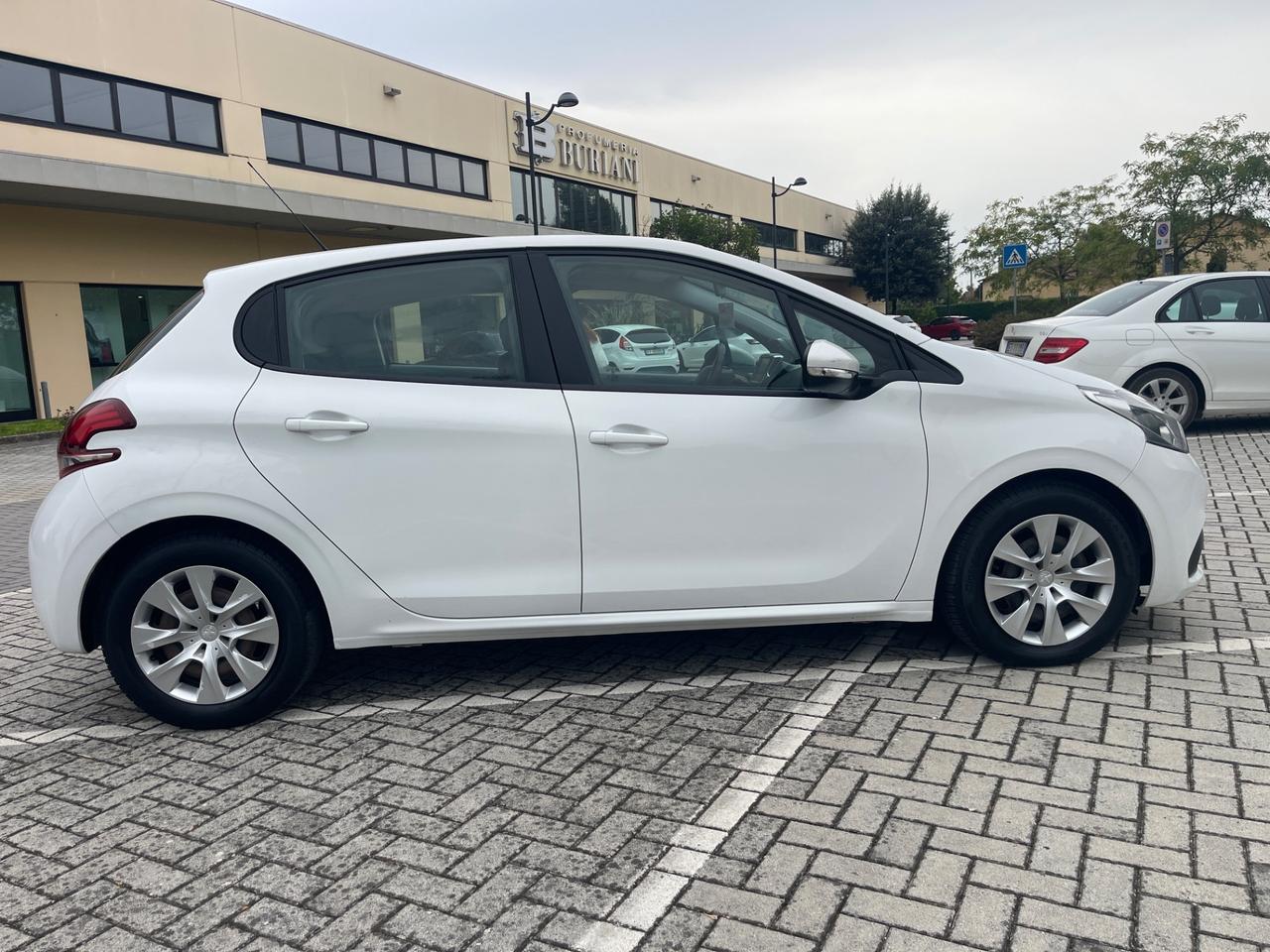 Peugeot 208 BlueHDi 75 5 porte Allure
