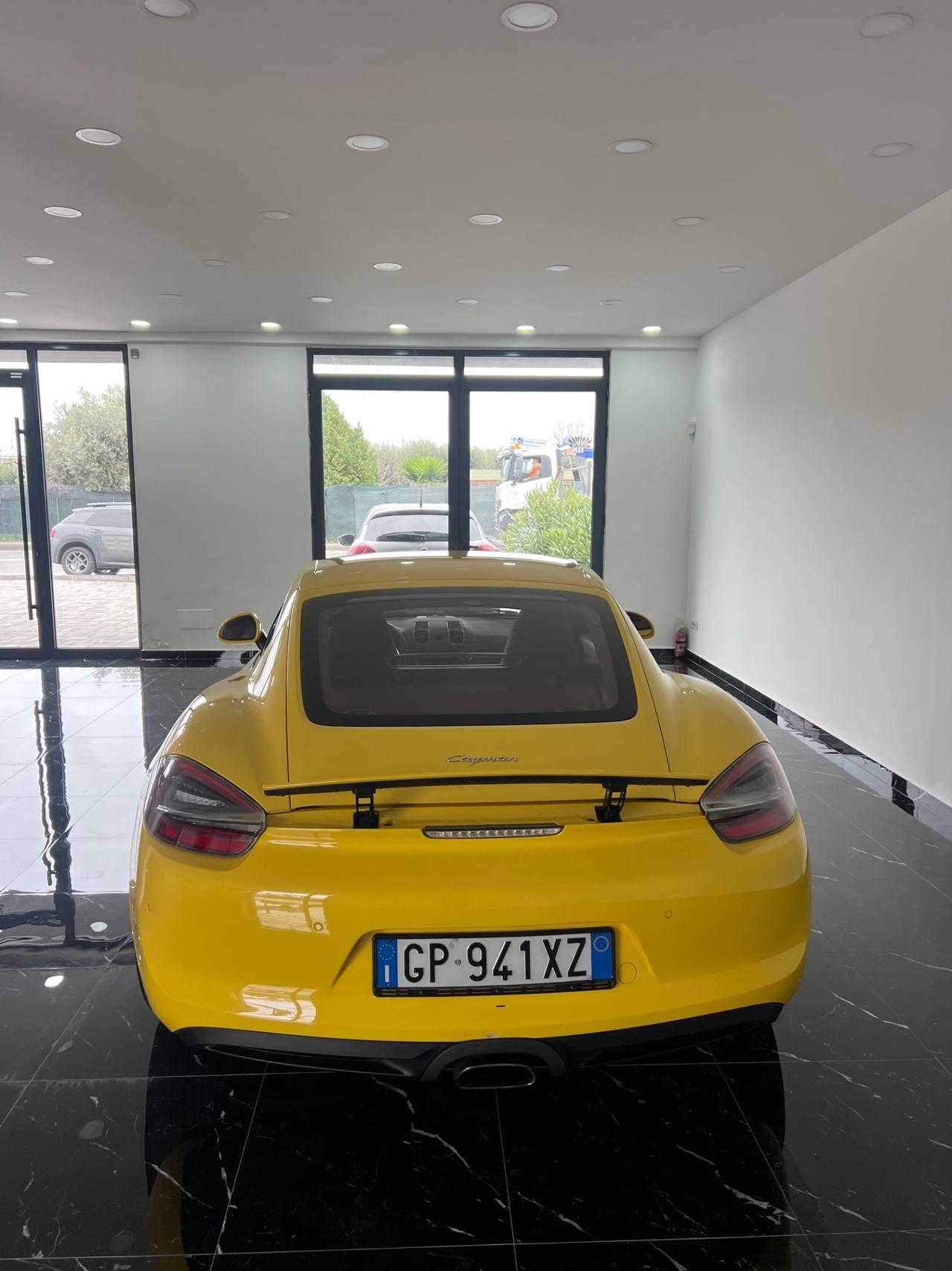 Porsche Cayman 2.7