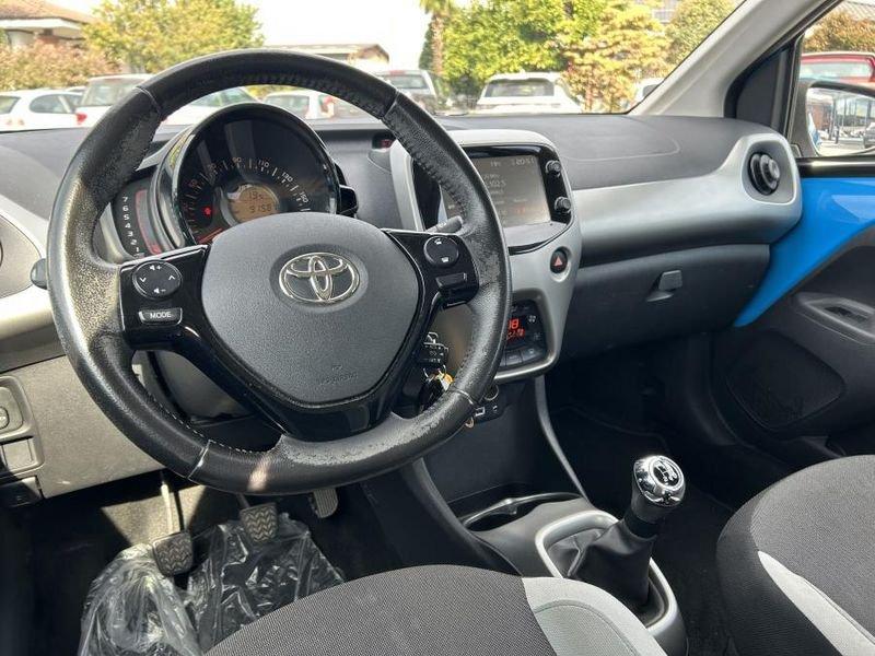 Toyota Aygo 1.0 VVT-i 69 CV 5p x-play NAVI + RETROCAMERA
