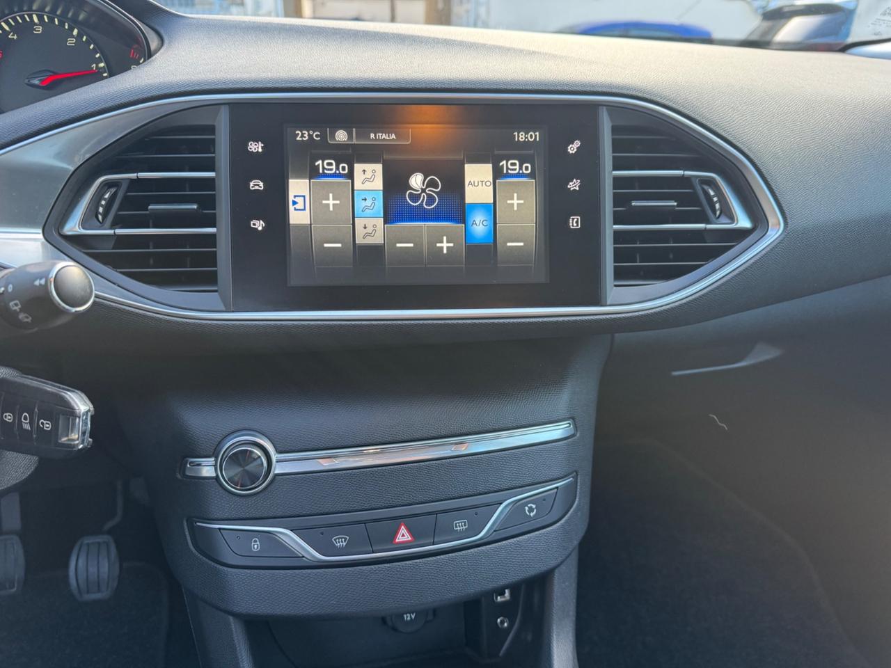Peugeot 308 1.6 DIESEL 92CV 2015