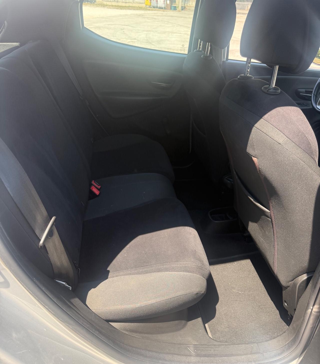 Lancia Ypsilon natural power benzina metano NEOPATENTATI