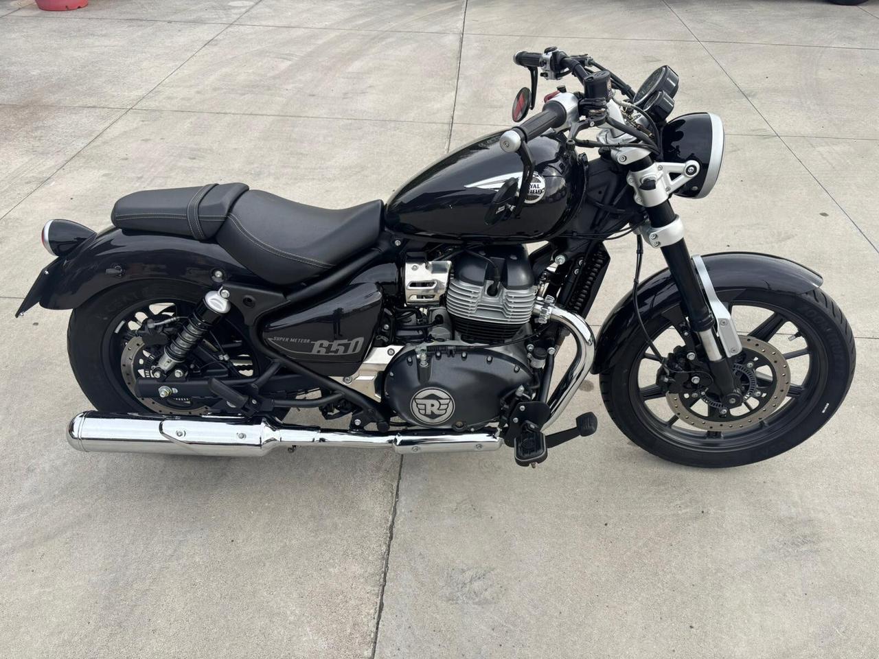 Royal Enfield Super Meteor 650 - 2024