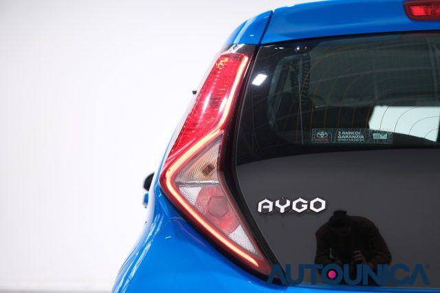 TOYOTA Aygo 1.0 VVT-i 72 CV 5 PORTE X-PLAY MMT NEOPATENTATI