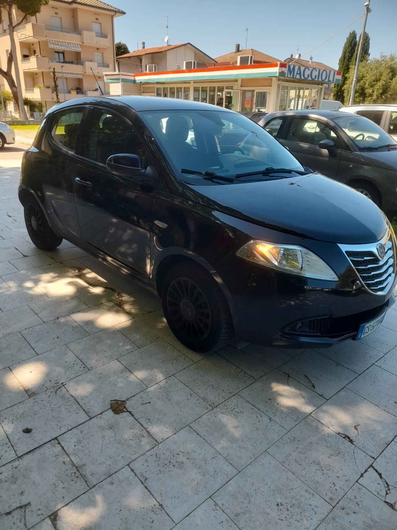 Lancia Ypsilon 1.3 MJT 16V 95 CV 5 porte