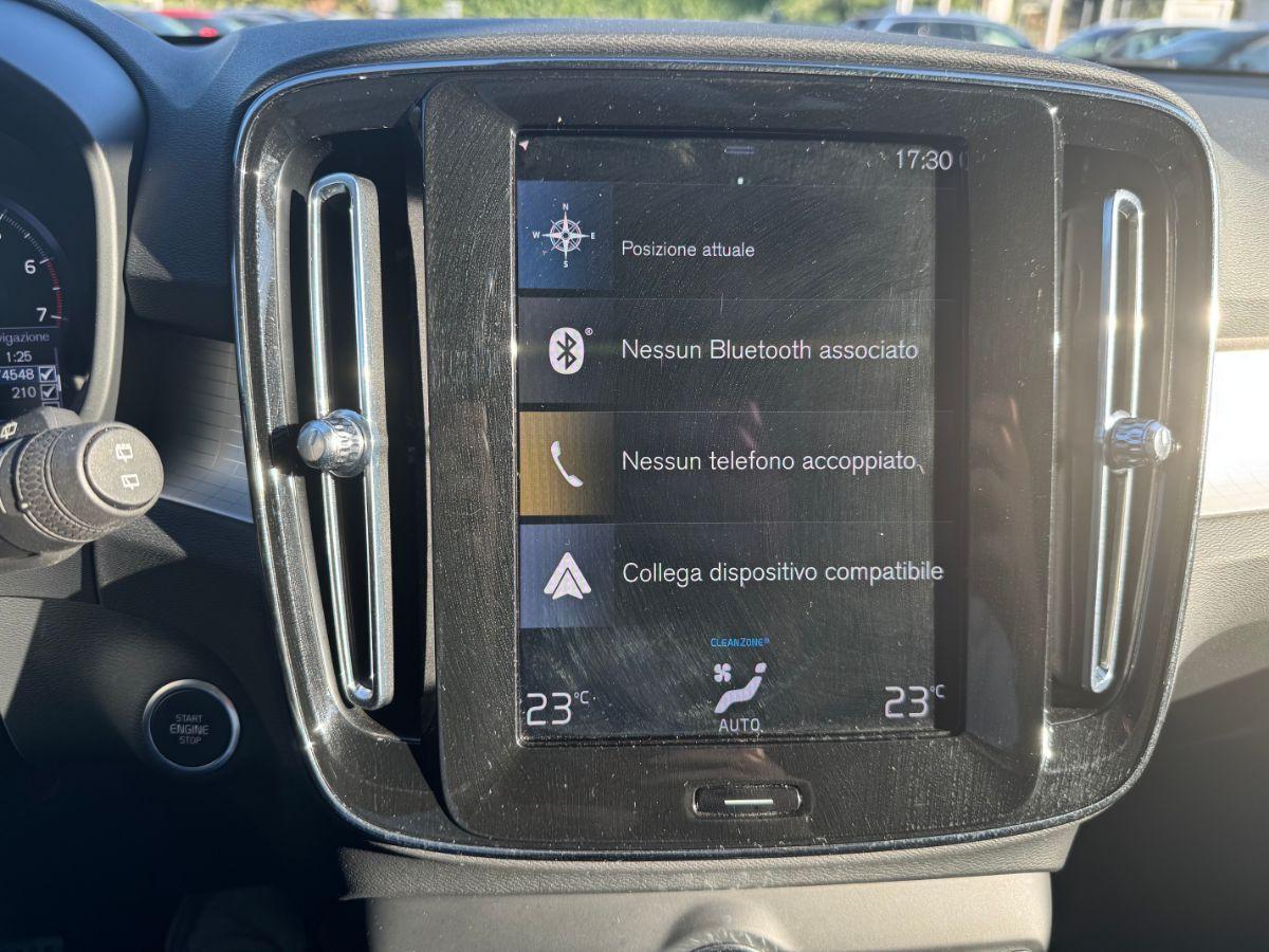 VOLVO - XC40 - T2 Momentum Pro