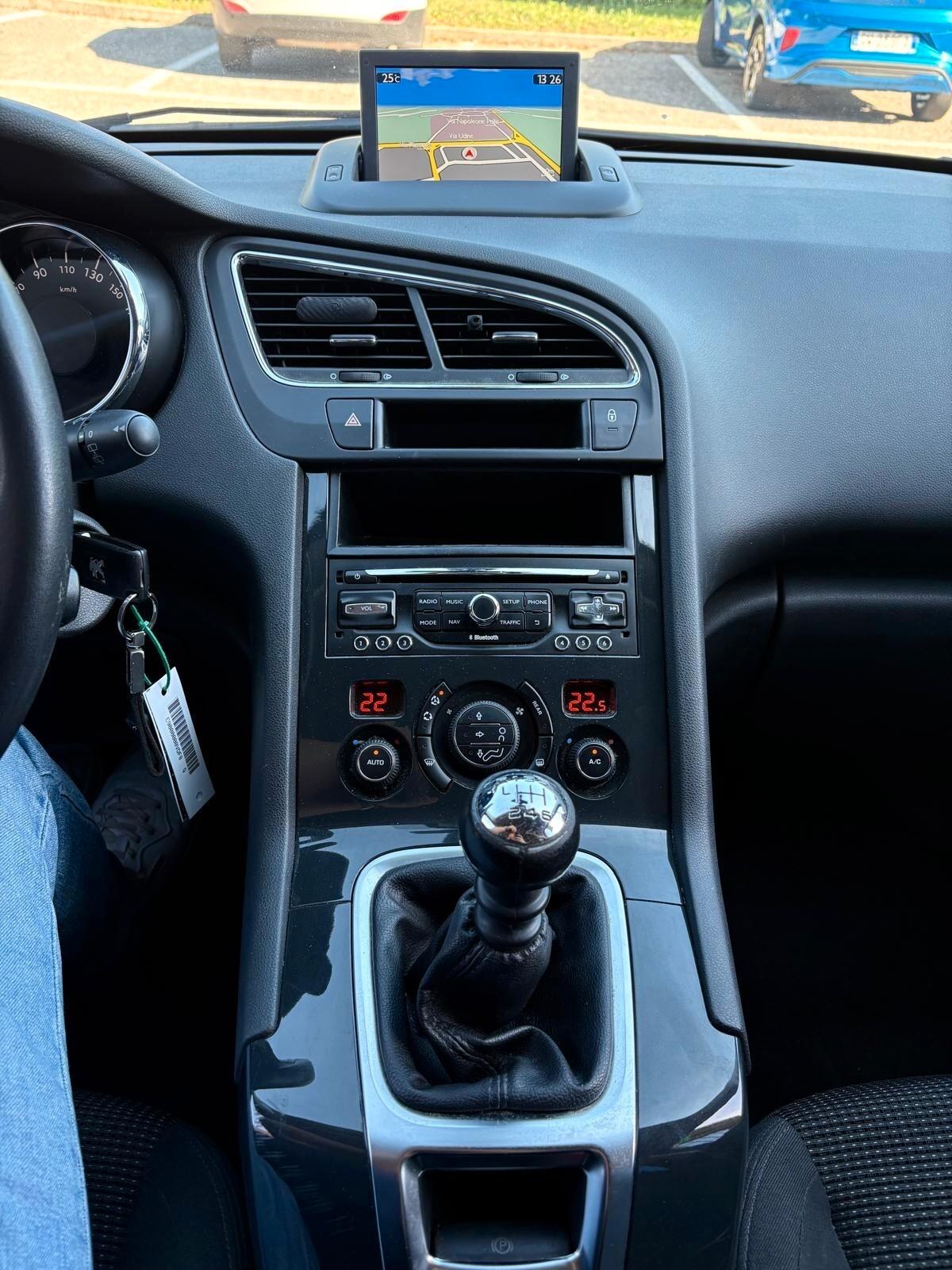 Peugeot 5008 BlueHDi 120 cv Neopatentati