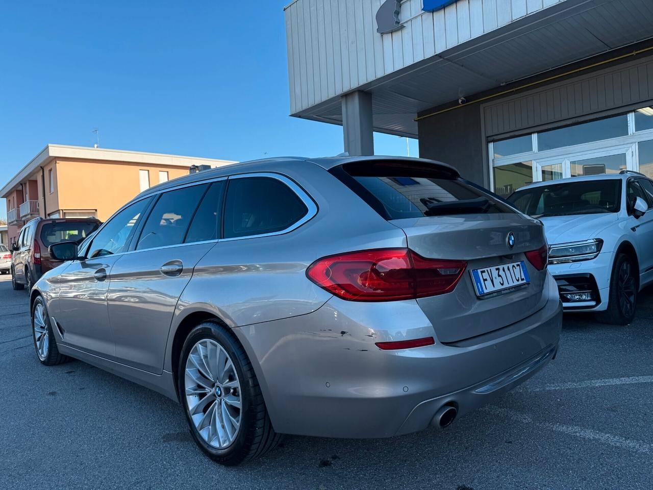 BMW 530 Touring xdrive Luxury 265cv auto / Service In BMW