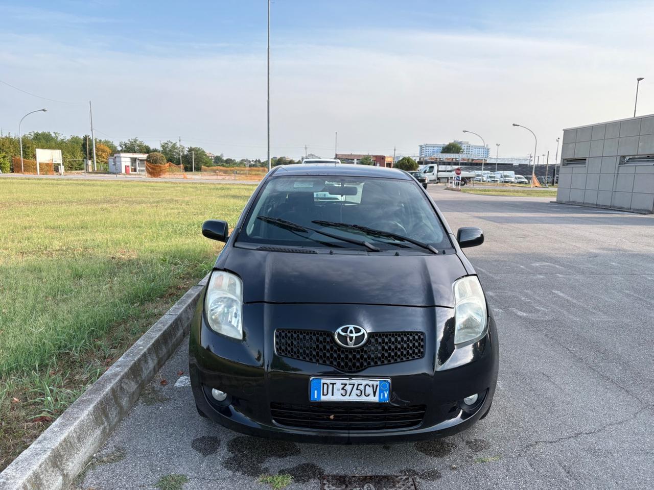 Toyota Yaris 1.3 87cv benzina neo patentati