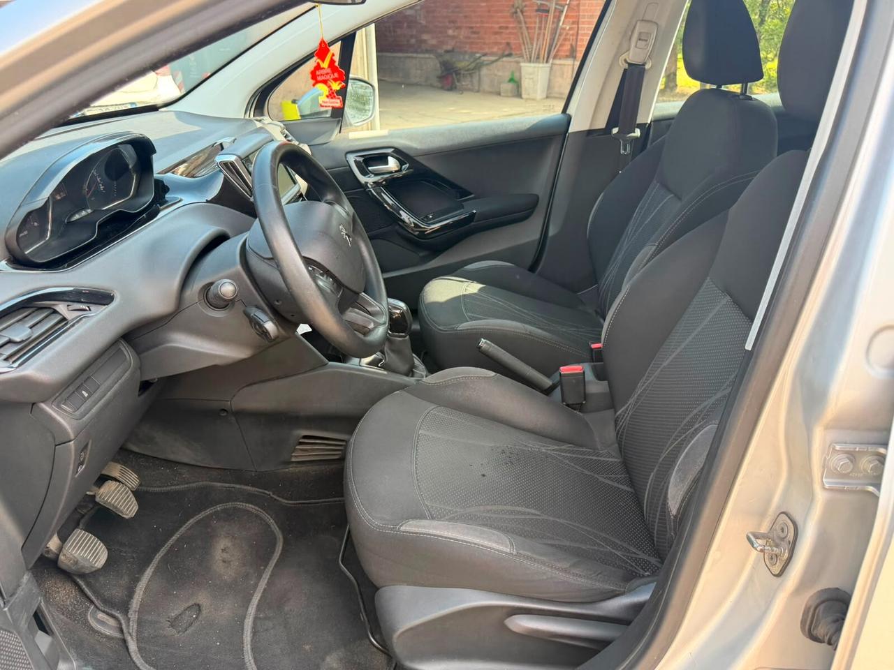 Peugeot 208 1.4 HDi 68 CV 5 porte Allure