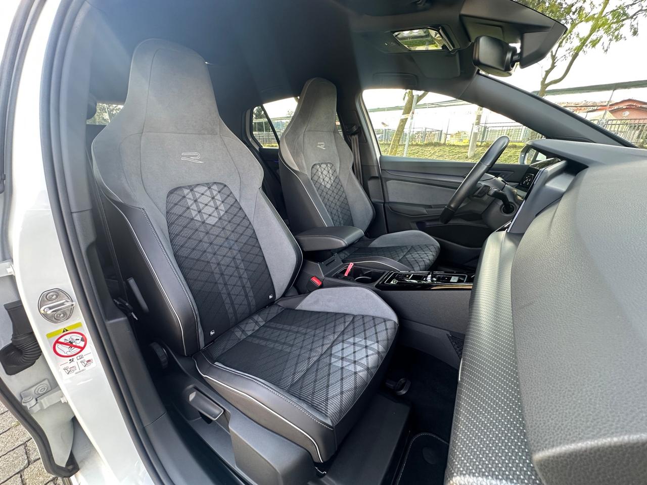 Volkswagen Golf 1.5 eTSI 150 CV EVO ACT DSG R-Line