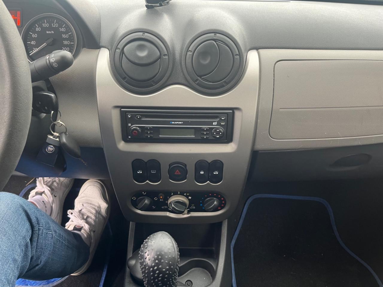 Dacia Sandero 1.2 16V Lauréate 2011 121.000 KM