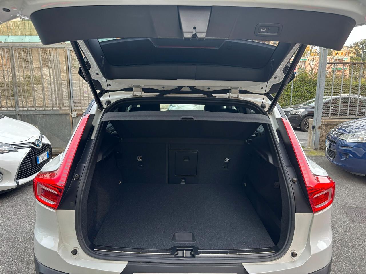 Volvo XC40 T3 R-design PREZZO REALE UNIPROPRIETARIO