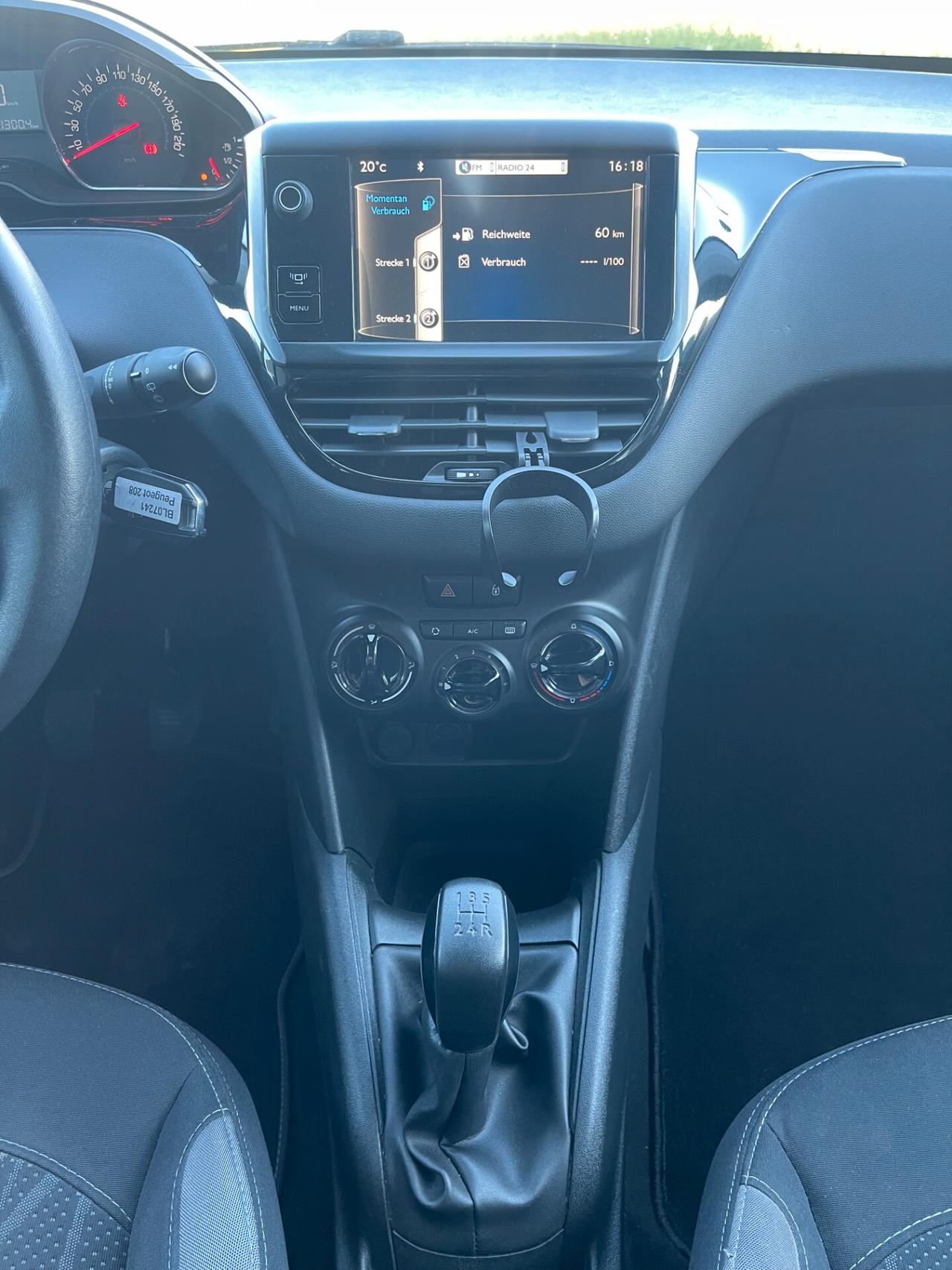 Peugeot 208 1.2 benzina Neopatentati