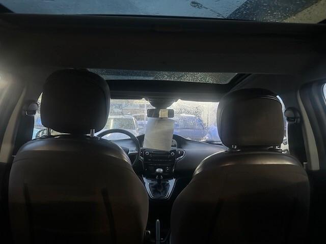 LANCIA YPSILON 1,2 TETTO APRIBILE 120MILA KM!