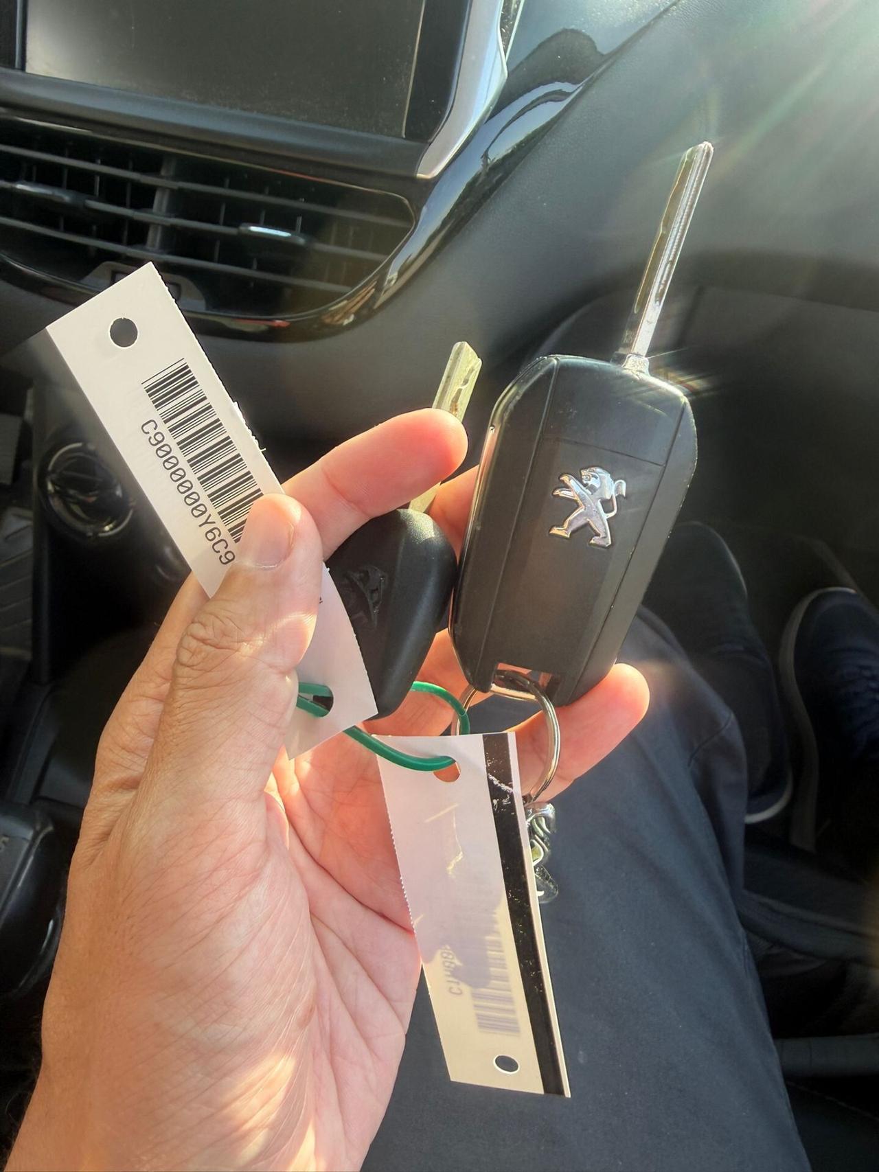 Peugeot 208 allure 1.2 benzina 5 porte specchietti richiudibili elettrici