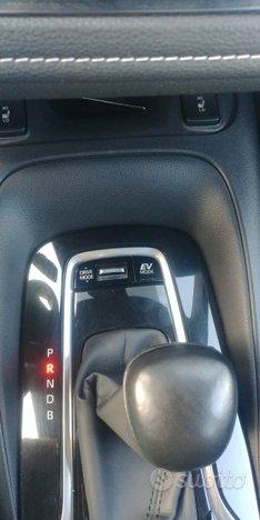 TOYOTA COROLLA HBRID 98cv NEO PATENTATI APPLE CAR PLAY BLUETOOTH CRUISE CERCHI MULTIFUNZIONE