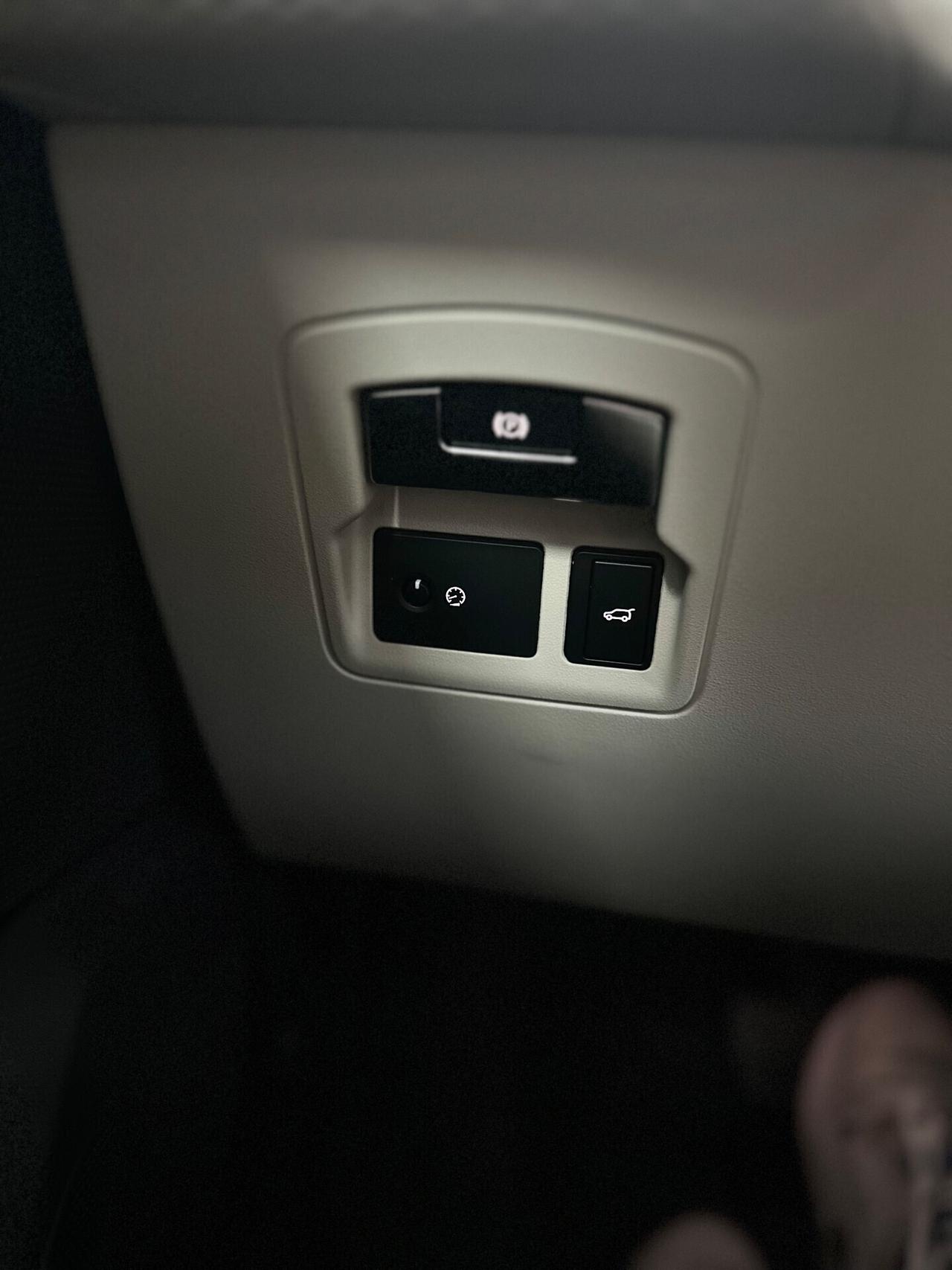 Range Rover Velar 2.0D tettuccio apribile