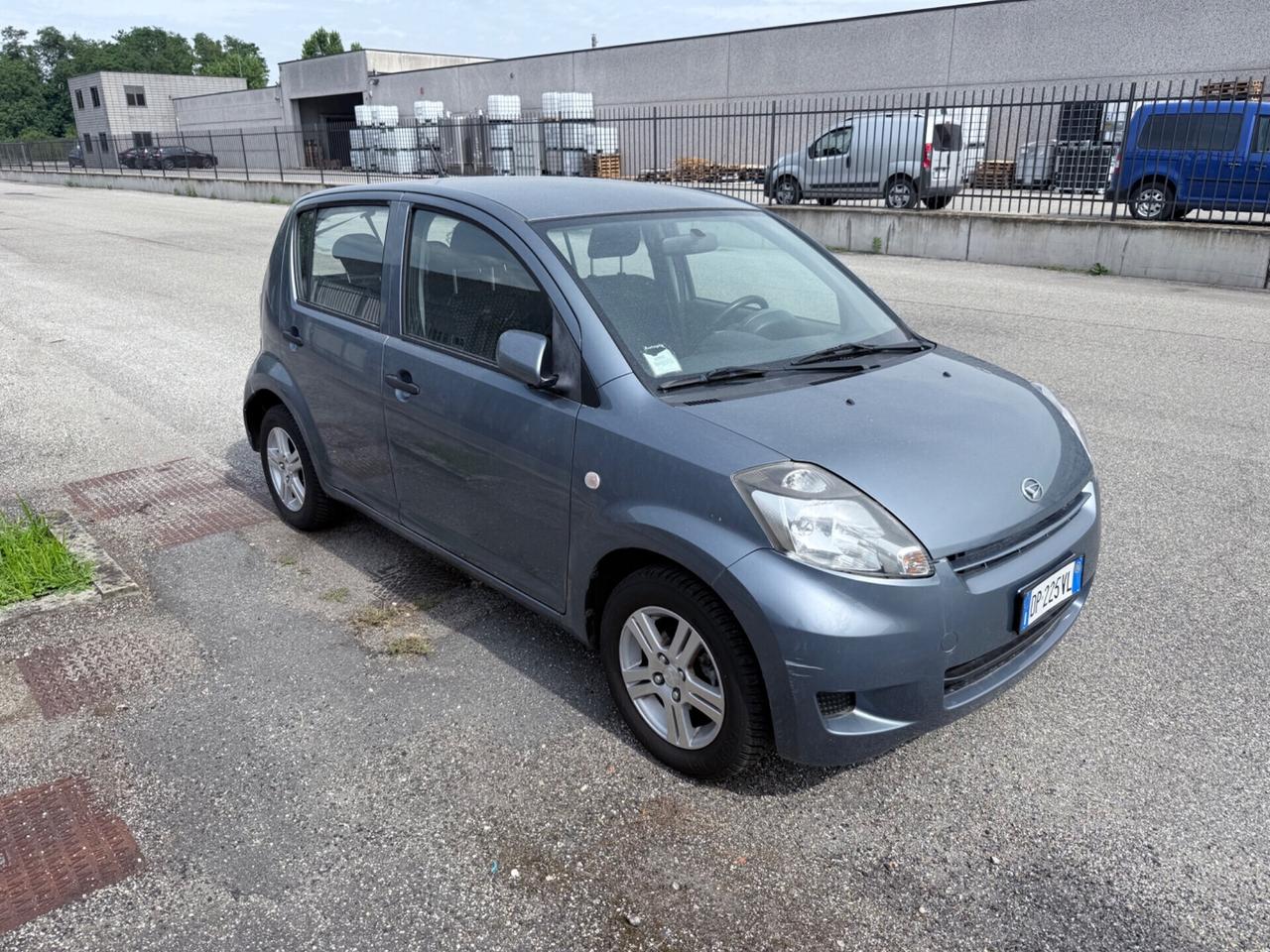 Daihatsu Sirion Momo design