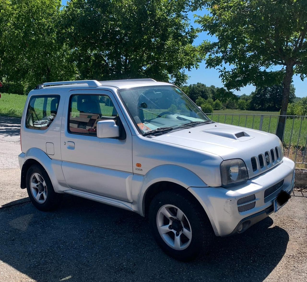 Suzuki Jimny TDI 4x4 ridotte-2008 175000 km-neo patentati-tagliandato, fuoristrada in ottime condizioni