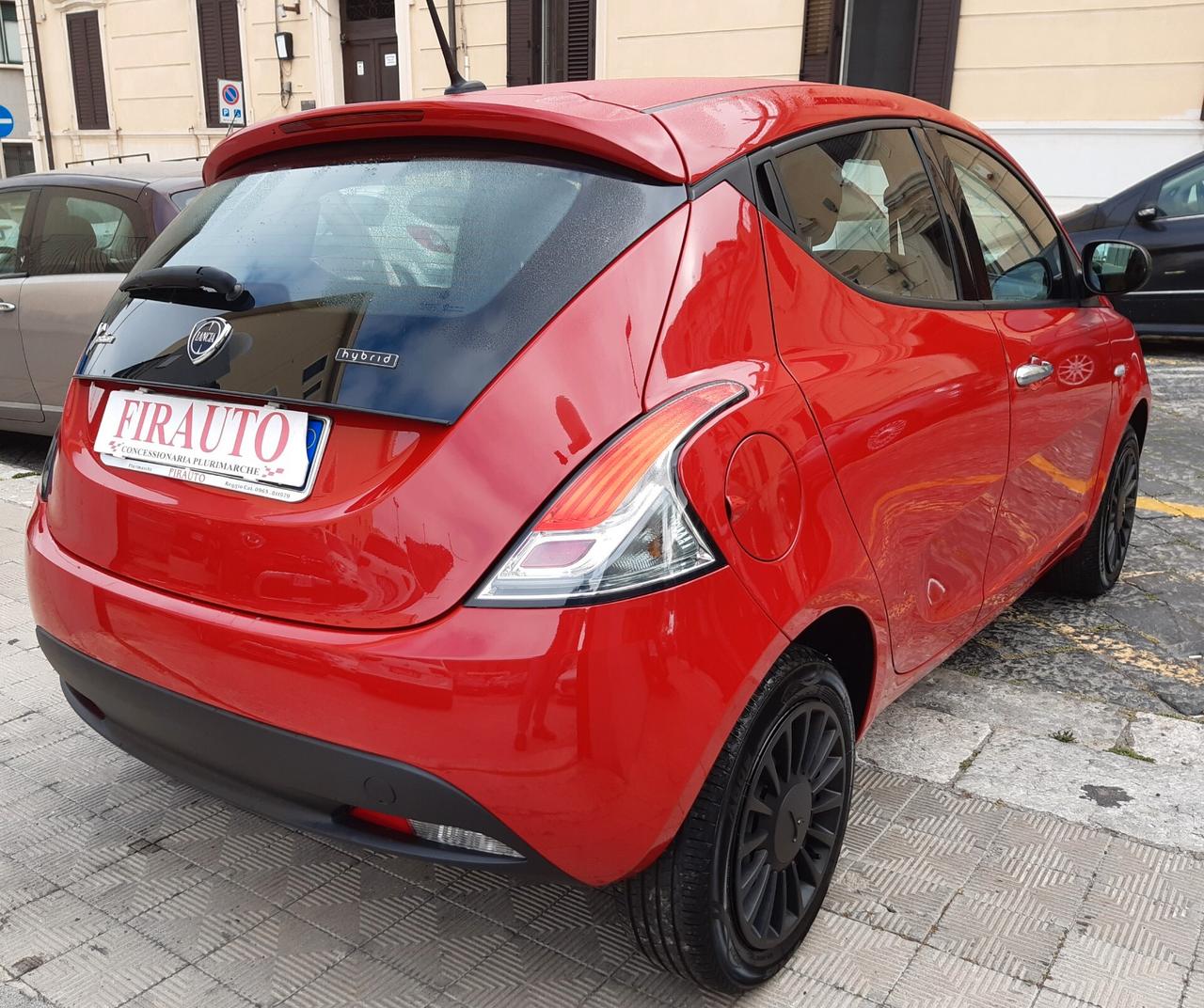 Lancia Ypsilon 1.0 FireFly Hybrid Silver