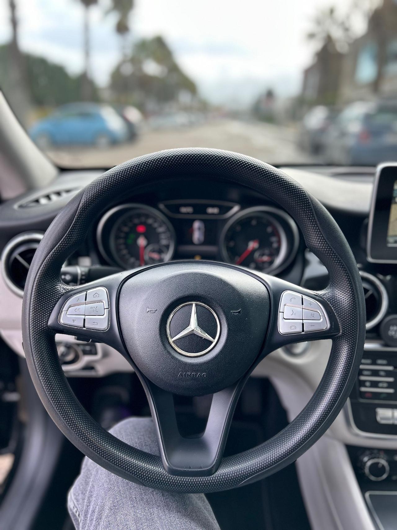 Mercedes-benz CLA 180 d Sport guidabile neopatentati
