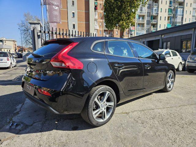 VOLVO V40 D2 Geartronic Momentum