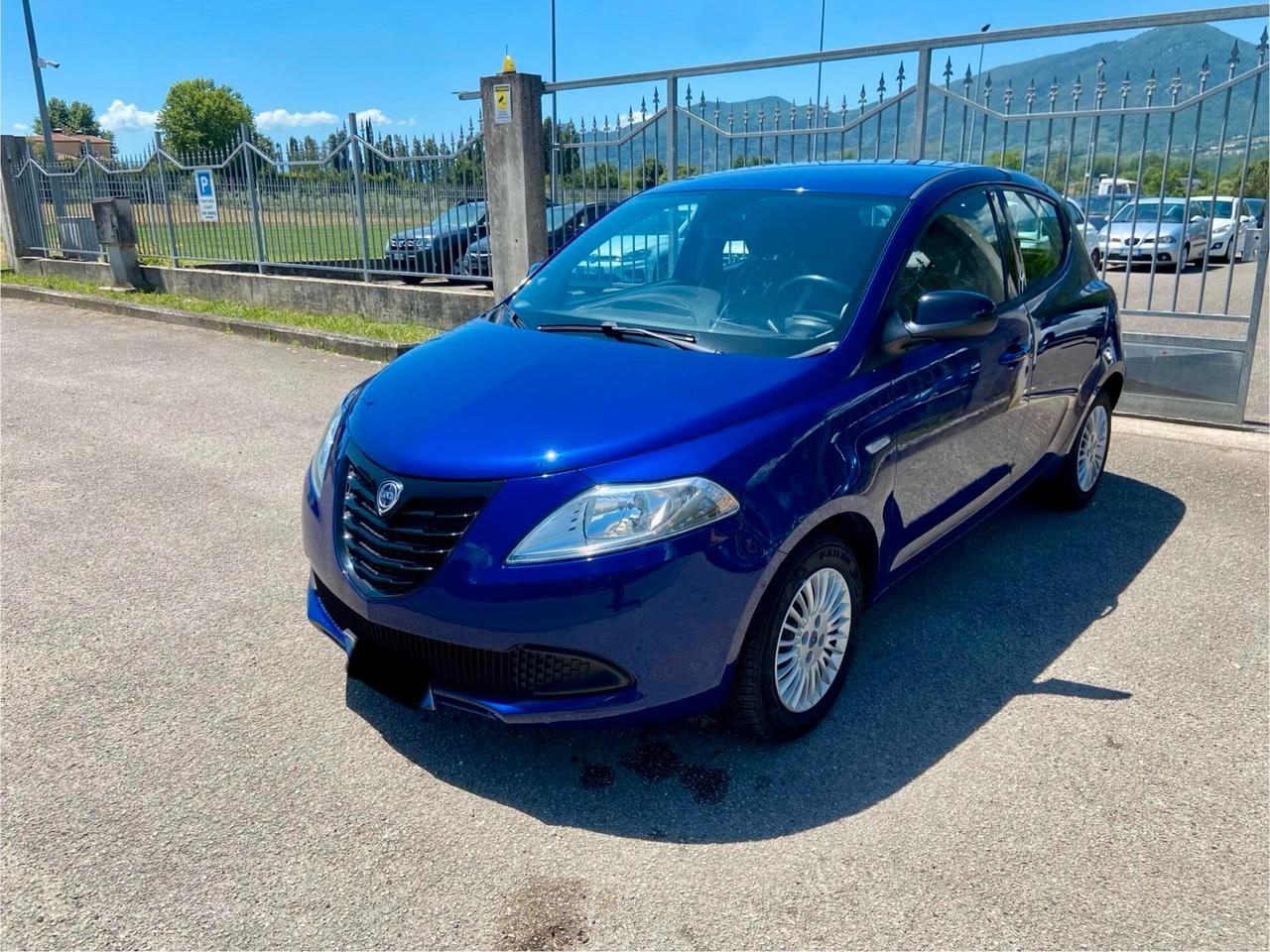 Lancia Ypsilon 1.2 69 CV 5 porte S&S Silver NEOPATENTATI