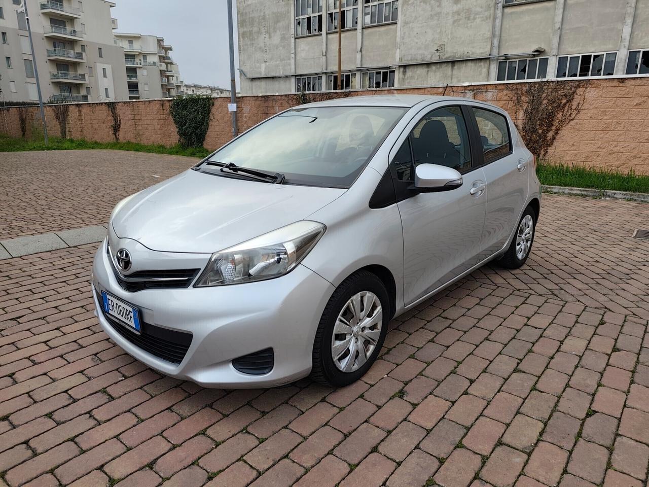 Toyota Yaris 1.4 D 5 porte 1 proprietario neopatentati