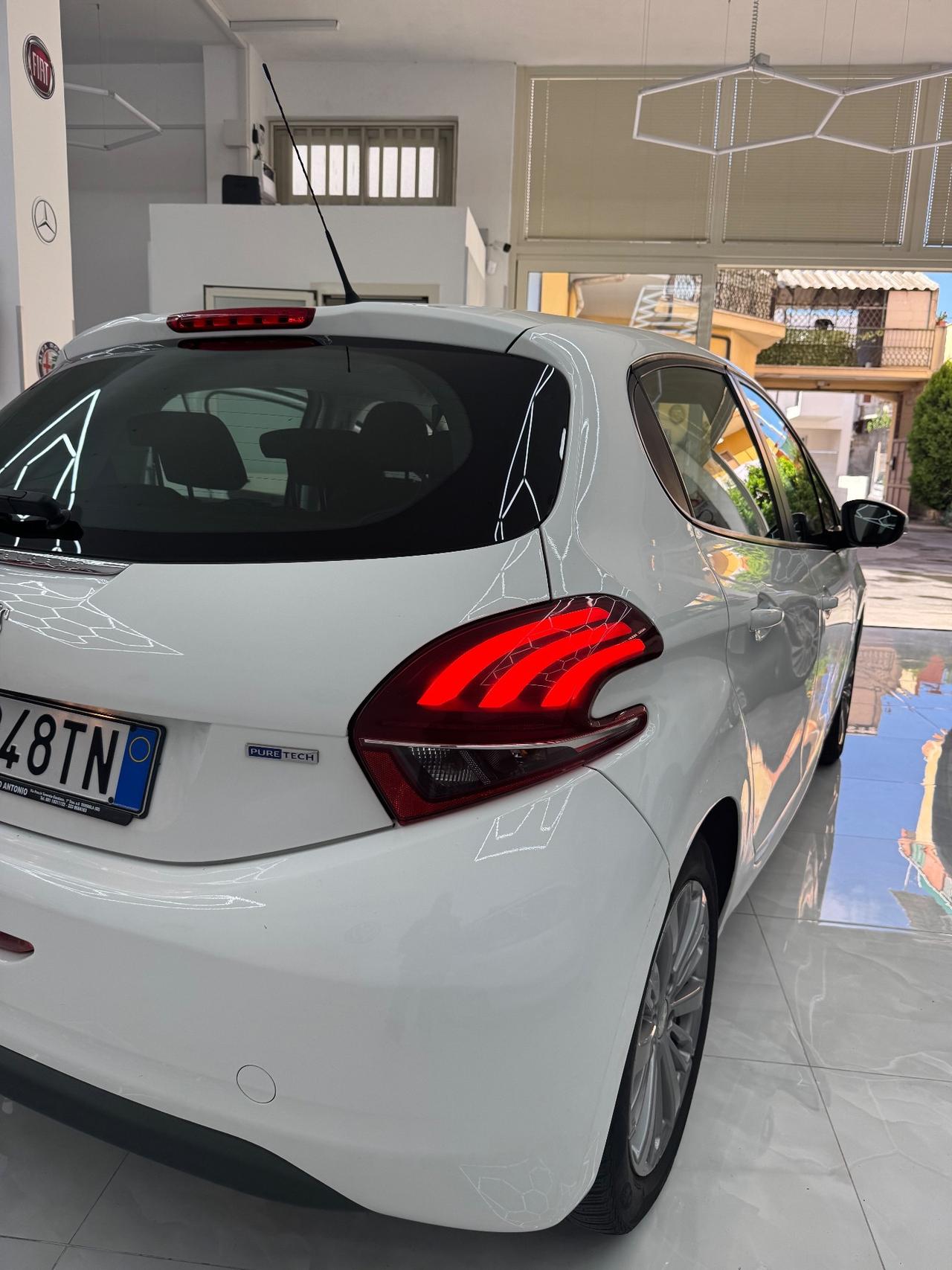 Peugeot 208 PureTech 82 5 porte Allure