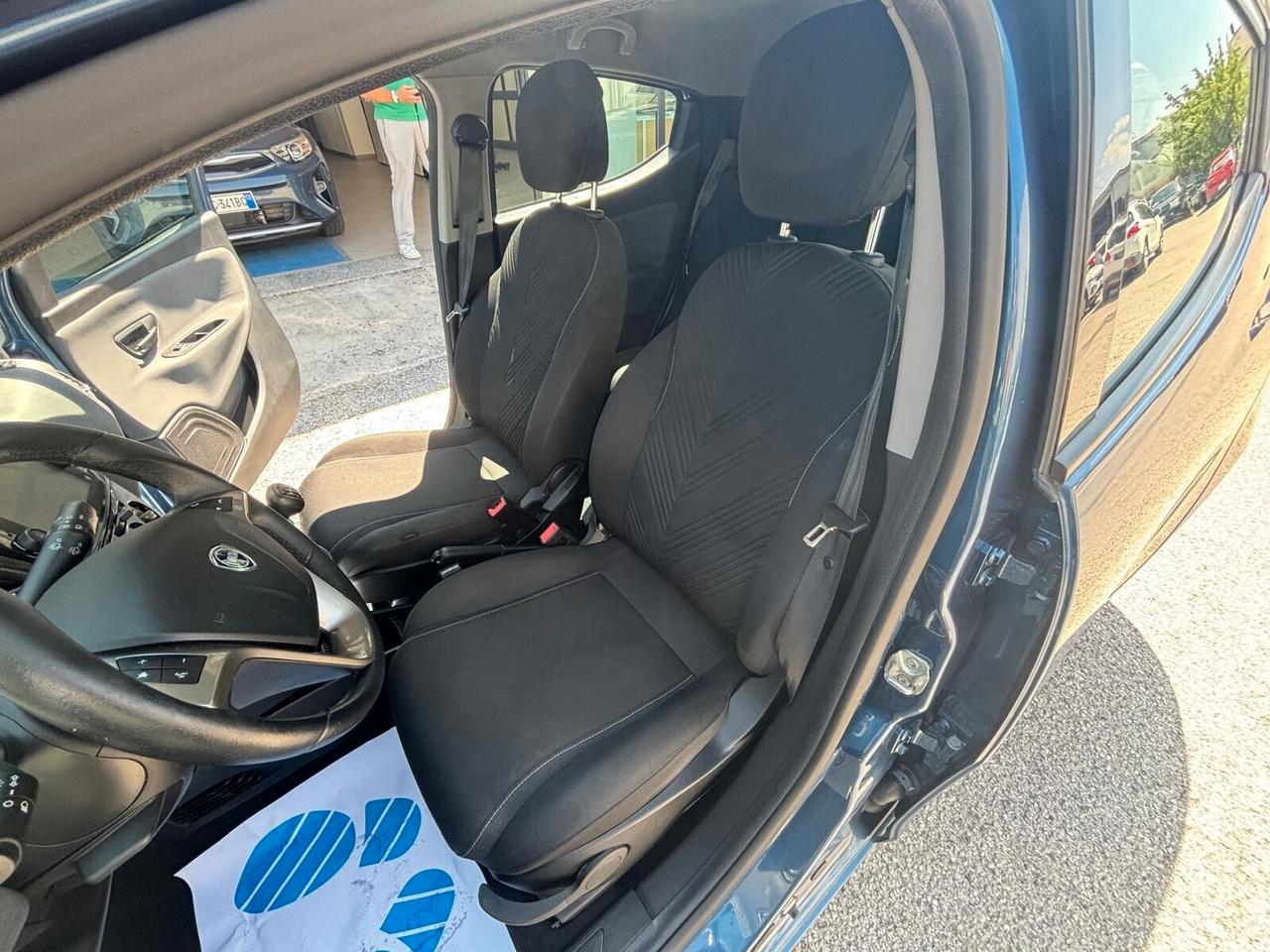 Lancia Ypsilon 1.0 FireFly 5 porte S&S Hybrid Gold - NEOPATENTATI