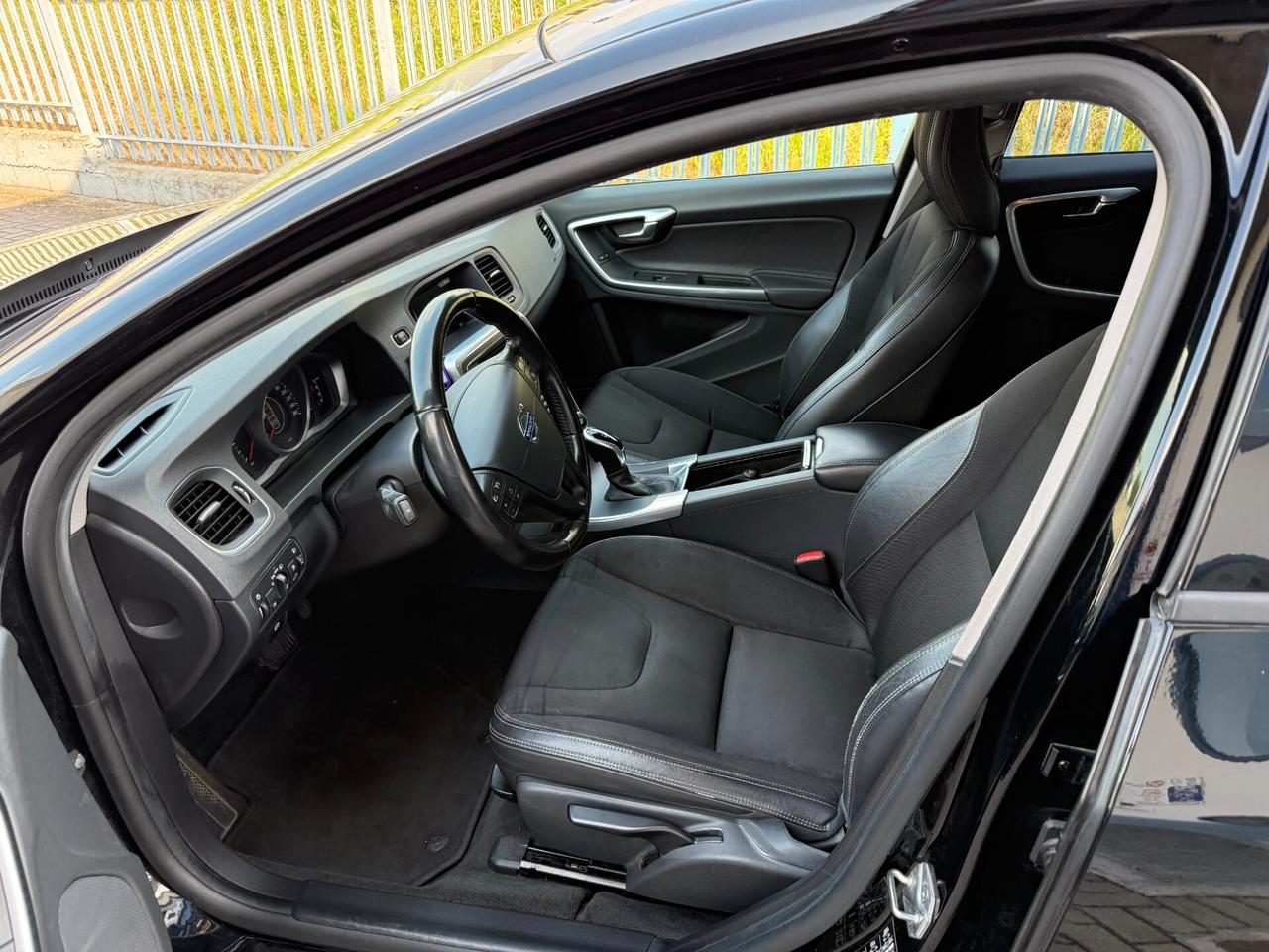 Volvo V60 D2 1.6 Powershift Kinetic