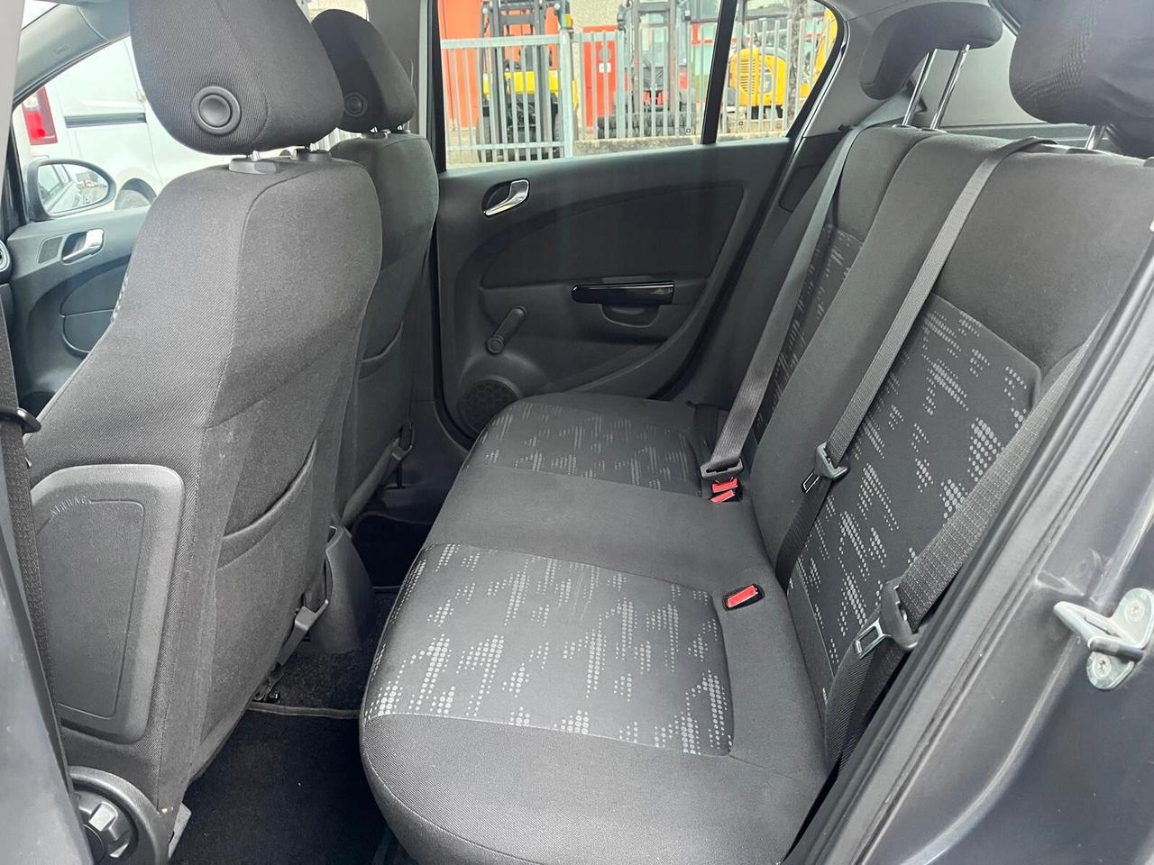 Opel Corsa 1.2 5 porte Club