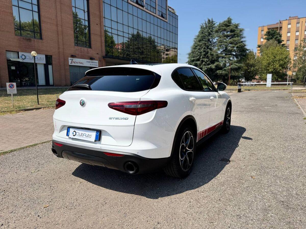 Alfa Romeo Stelvio 2.2 t Business rwd 160cv auto