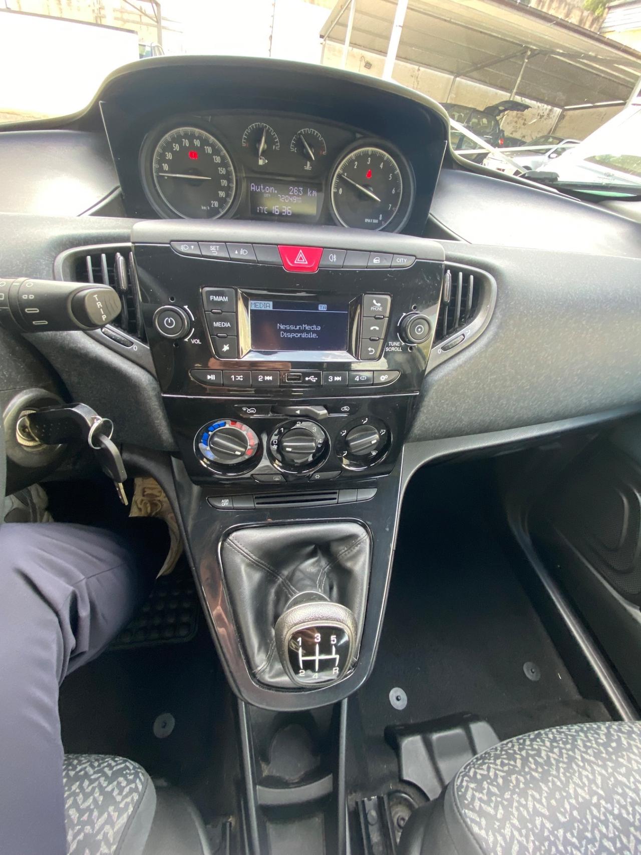 Lancia Ypsilon 1.2 69 CV 5 porte Elefantino