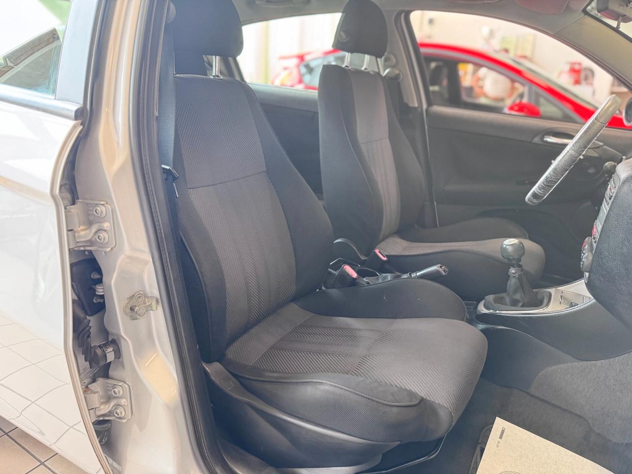 Alfa Romeo 147 1.9 JTD (120) 5 porte Distinctive