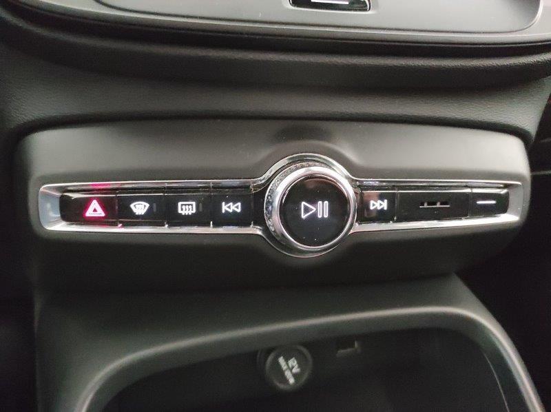 VOLVO XC40 (2017-->) - XC40 T2 Geartronic Momentum Core N1