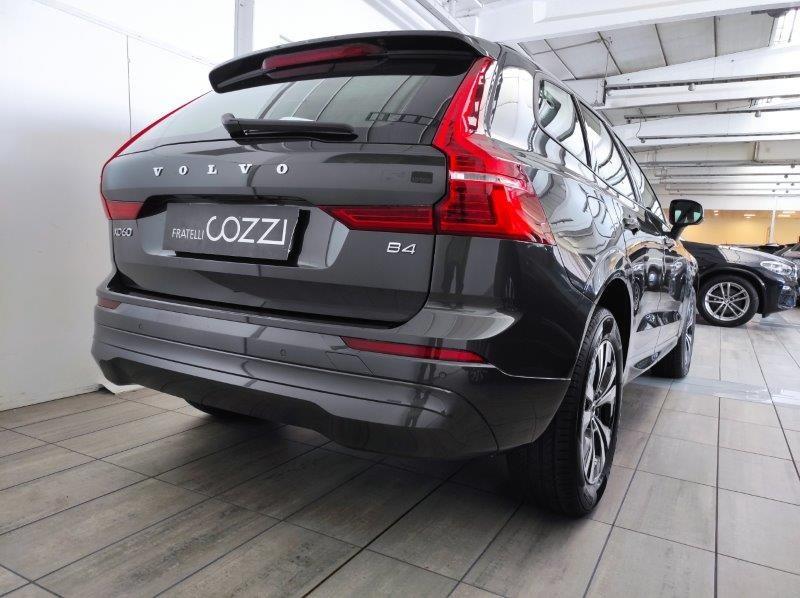 VOLVO XC60 (2017-->) - XC60 B4 Geartronic Momentum
