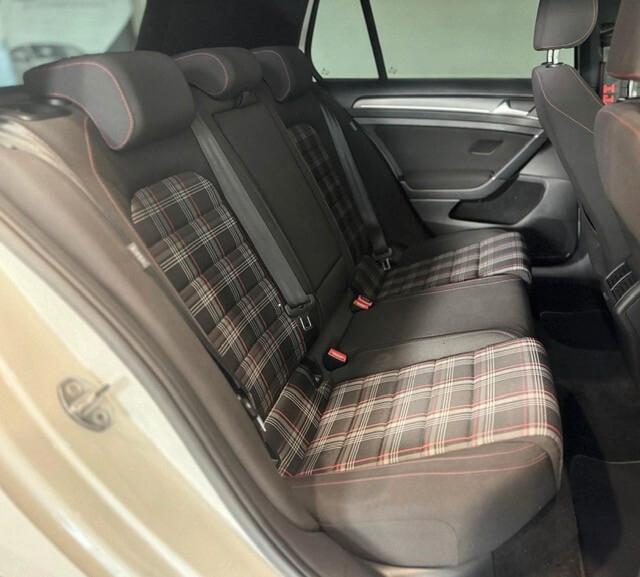 Volkswagen Golf GTI Performance 2.0 245 CV
