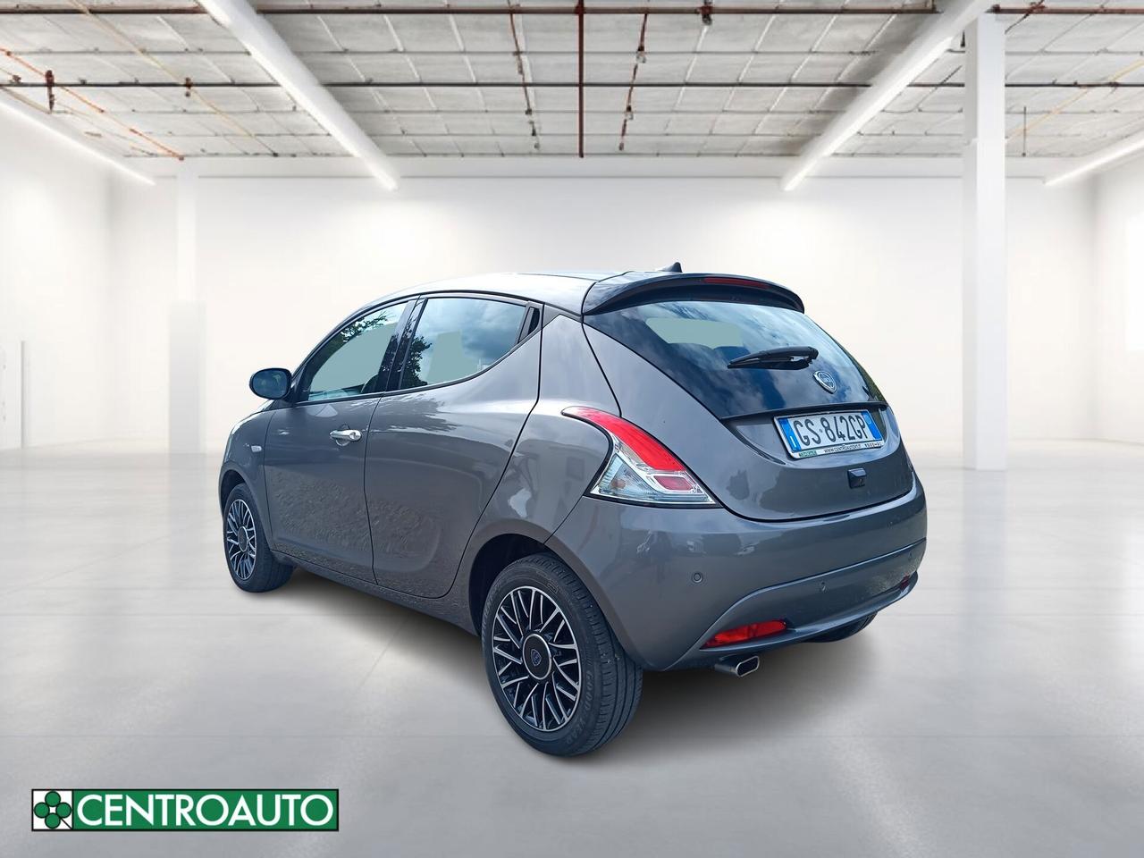 Lancia Ypsilon 1.0 FireFly 5 porte S&S Hybrid Gold Plus