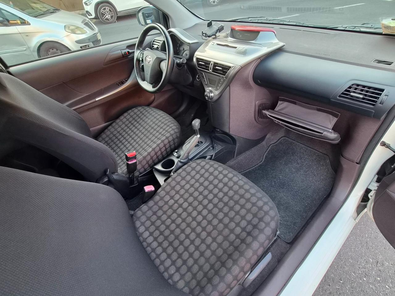 Toyota iQ 1.0 Multidrive